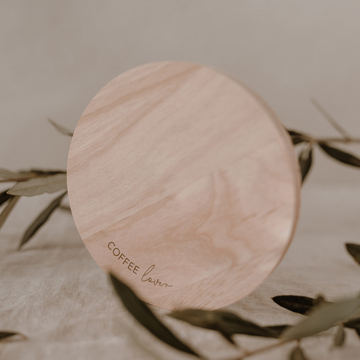 Eulenschnitt Untersetzer Eiche Coffee Lover 11,2cm Lifestyle 2