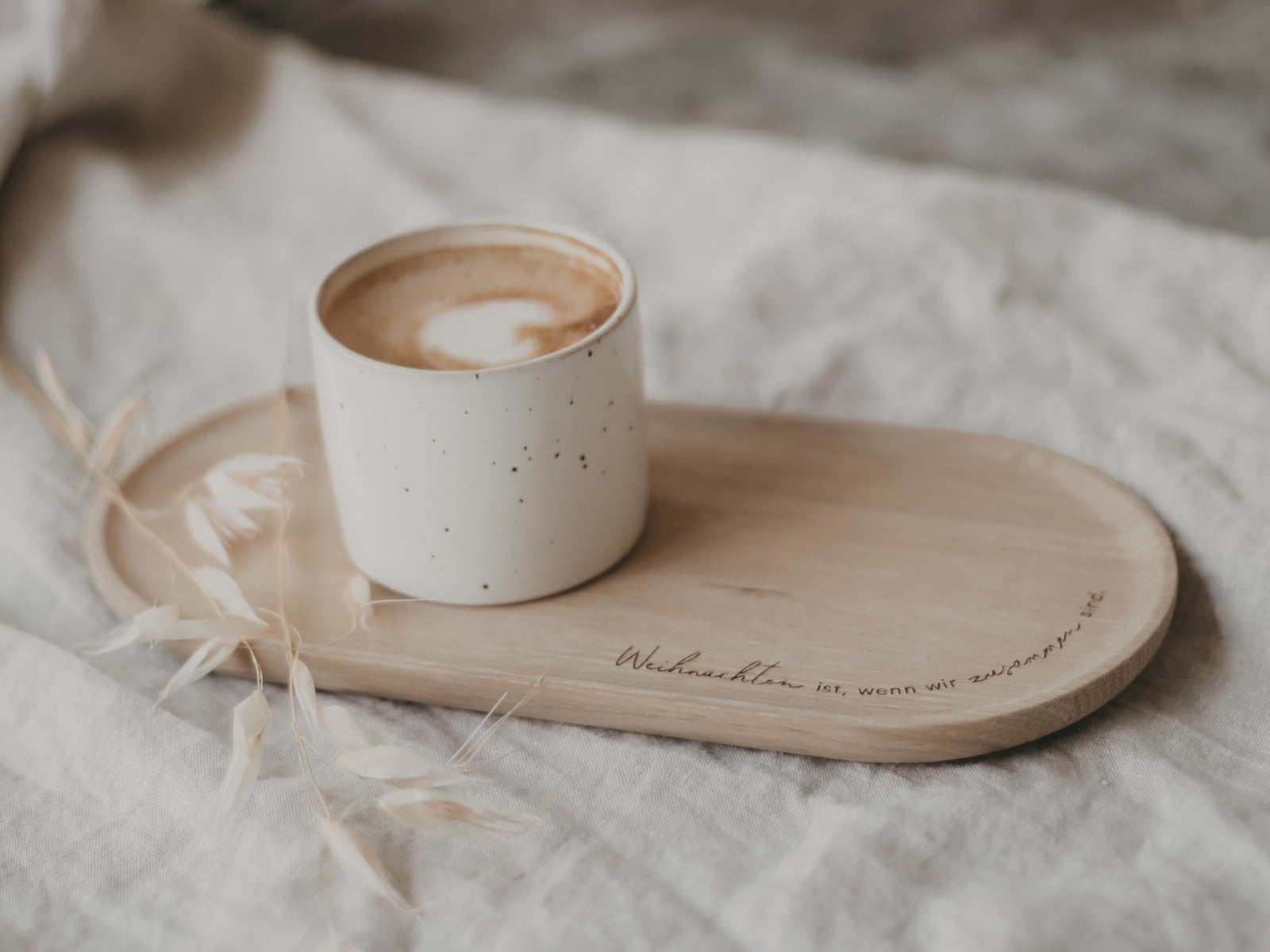 Eulenschnitt Mini Tablett aus Eiche Weihnachten ist 25cm Lifestyle 3