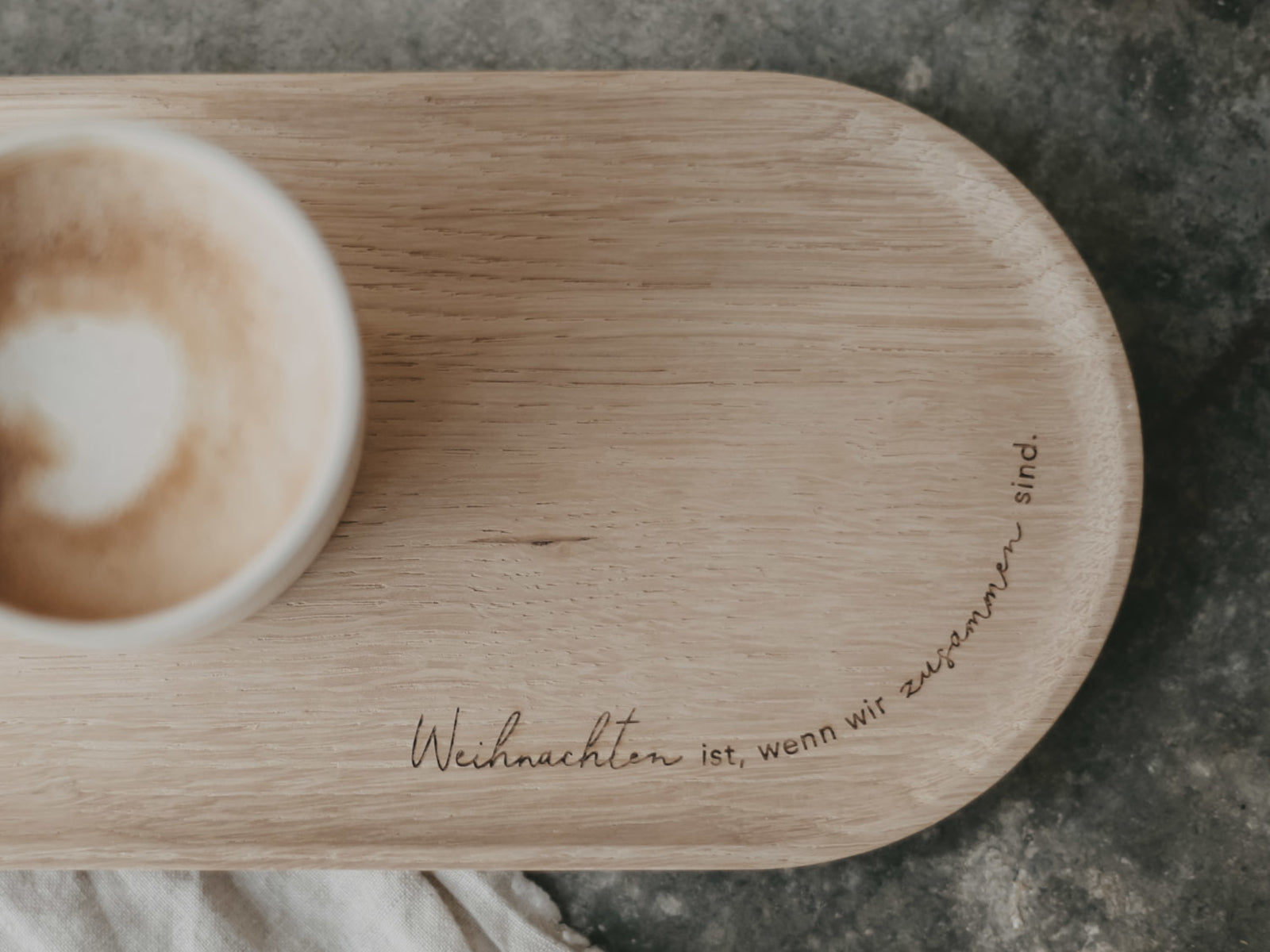 Eulenschnitt Mini Tablett aus Eiche Weihnachten ist 25cm Lifestyle 4