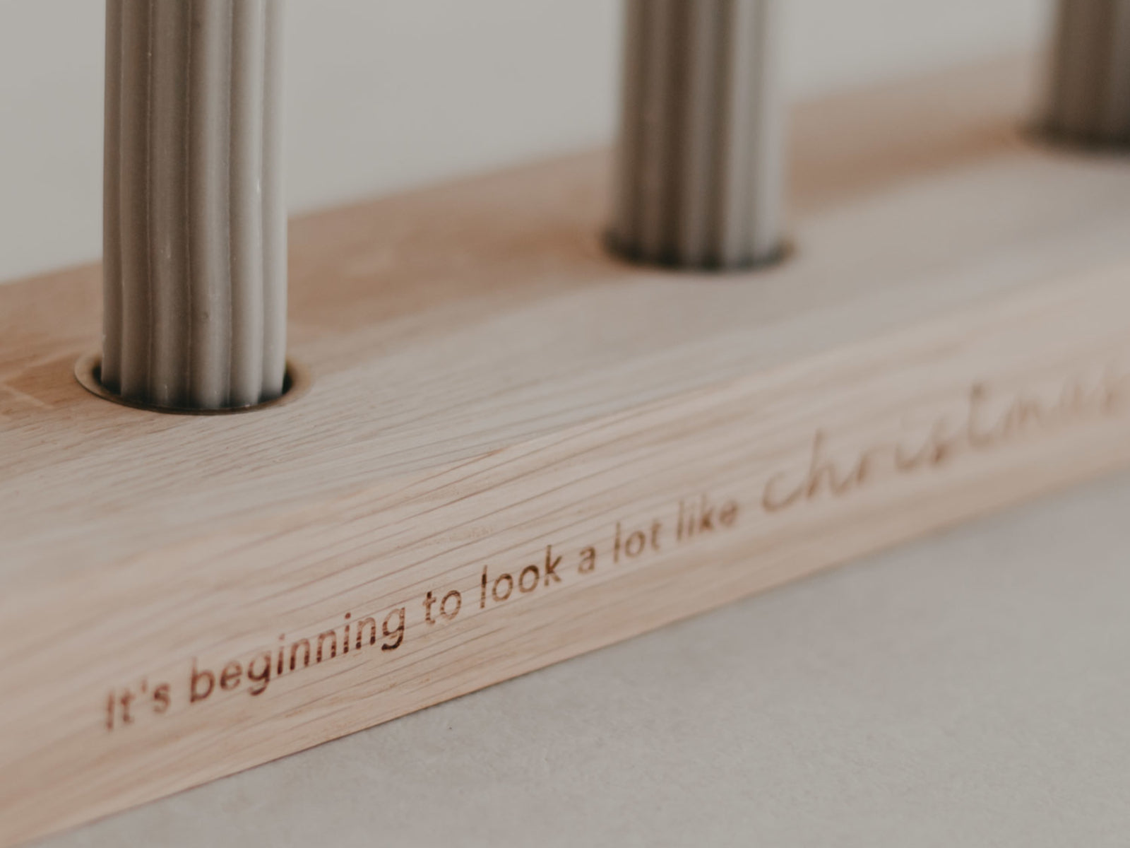 Eulenschnitt Adventskerzenbrett aus Eiche Christmas 35cm Lifestyle 3