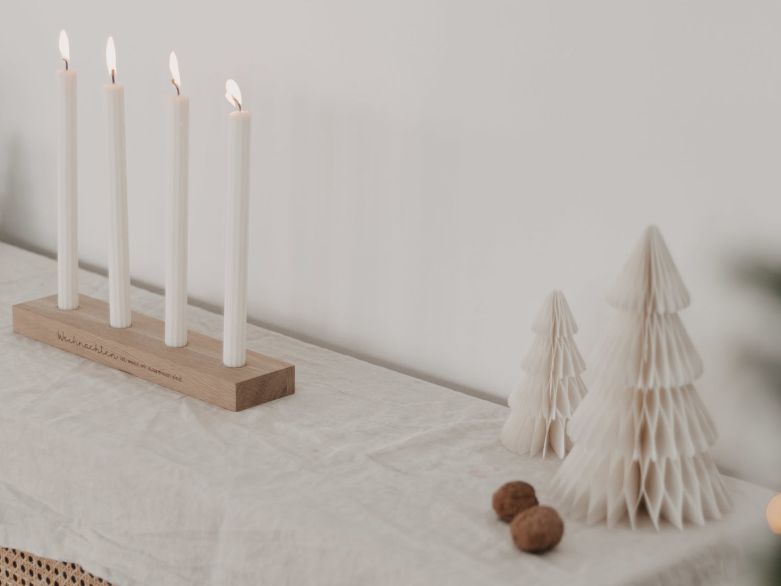 Eulenschnitt Adventskerzenbrett aus Eiche Weihnachten 35cm Lifestyle 2