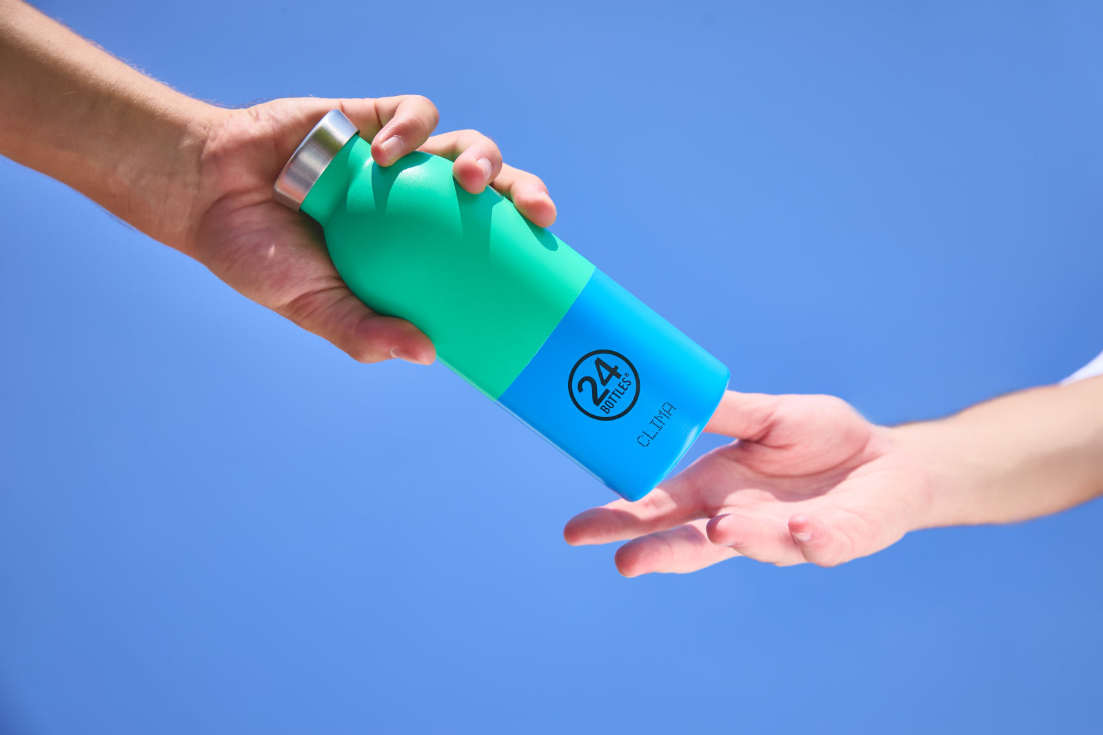 24Bottles Clima Bottle Wave 500ml Lifestyle 4