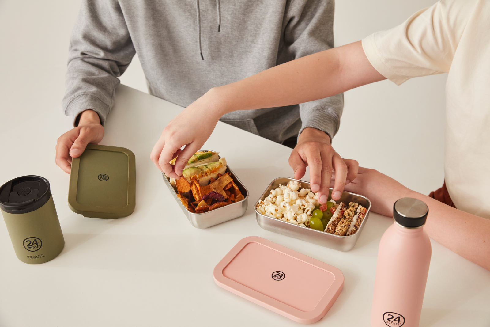 24Bottles Snackbox Dusty Pink 700ml Lifestyle 4