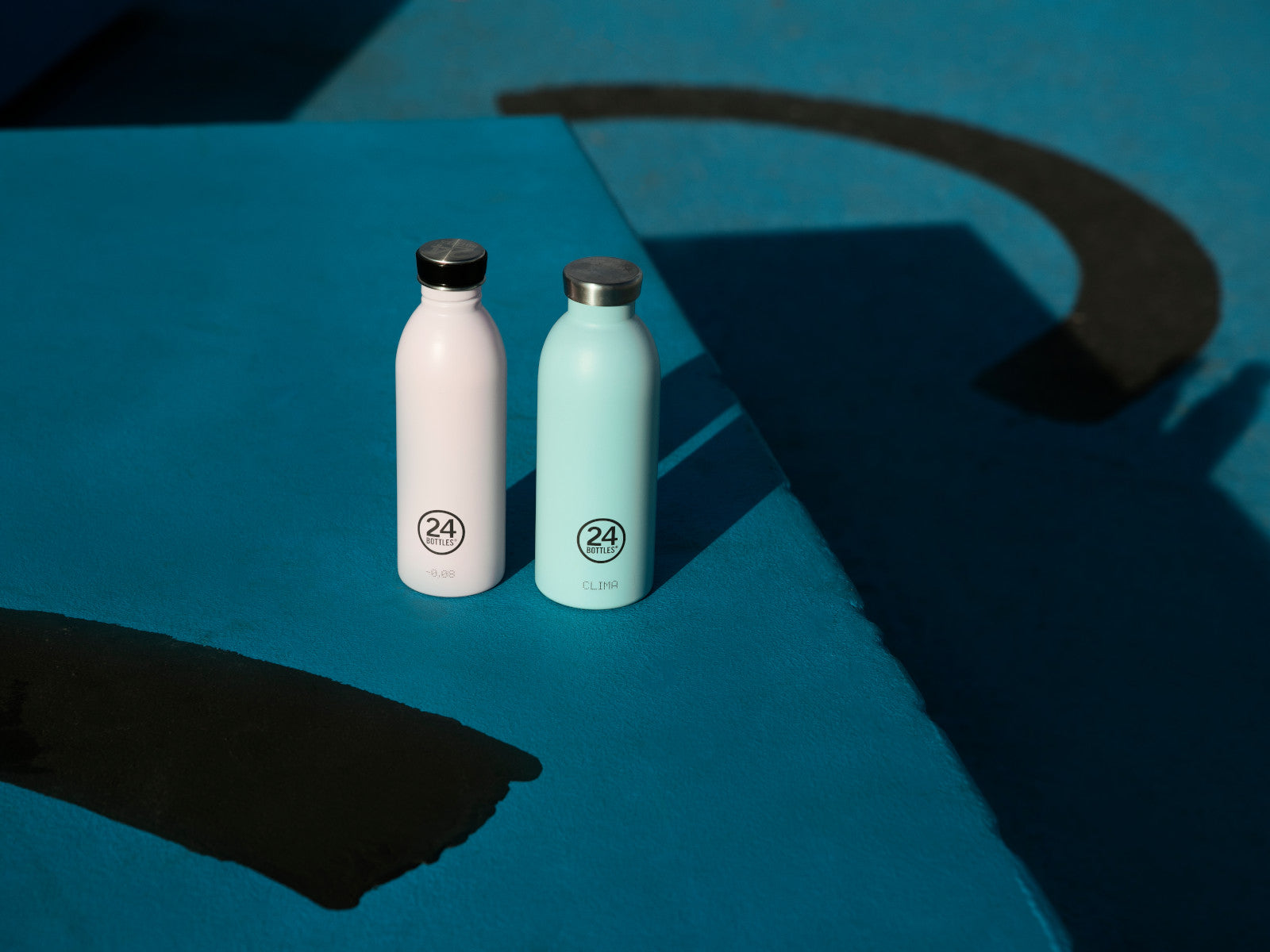 24Bottles Urban Bottle Stone Gravity 500ml Lifestyle 2