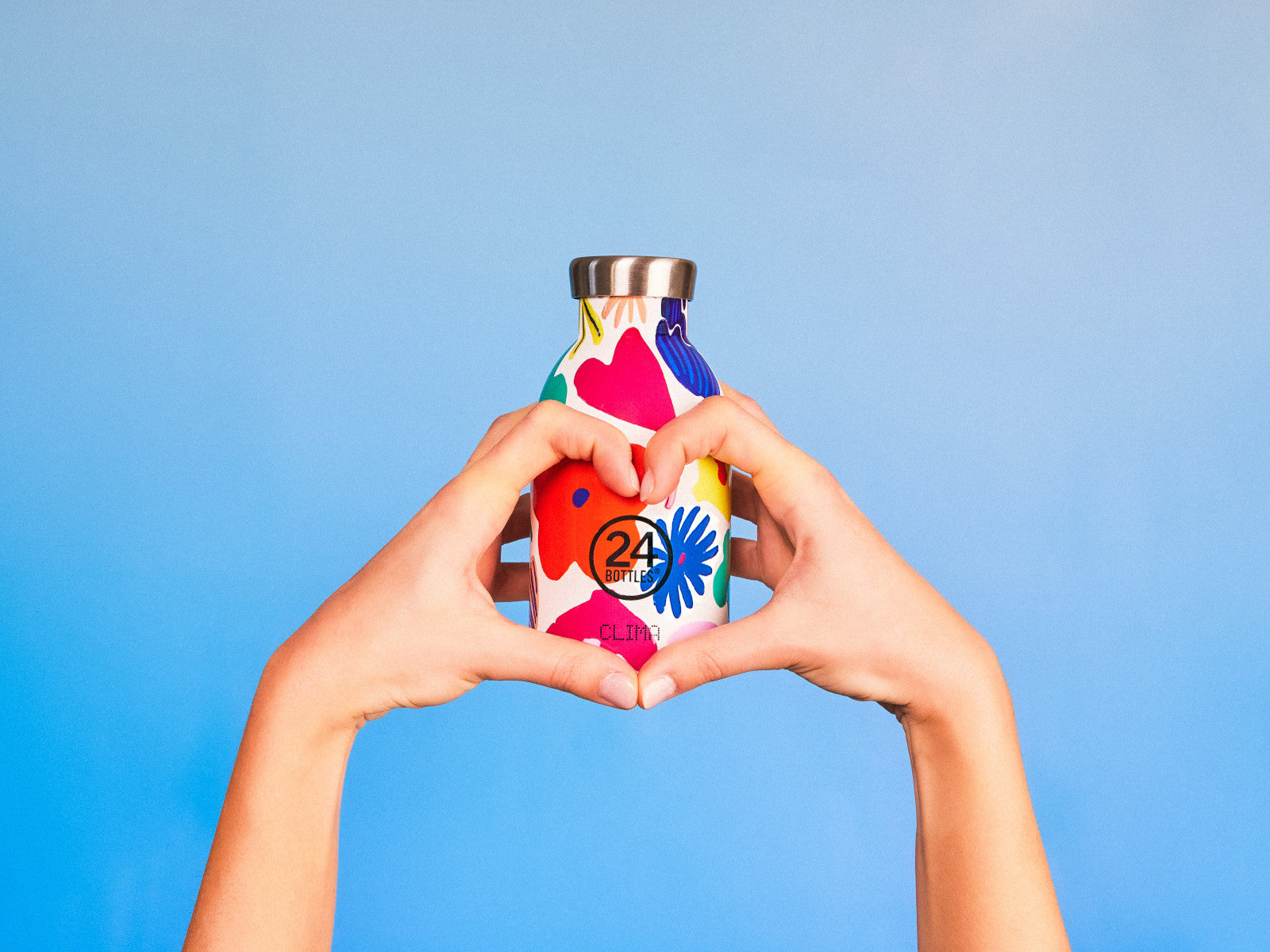 24Bottles Clima Bottle Acqua Fiorita 330ml Lifestyle 1