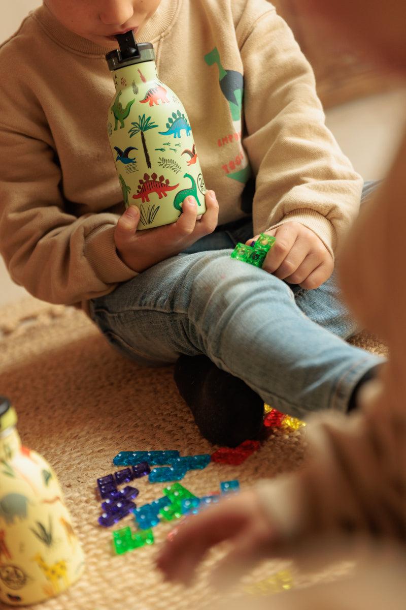 24Bottles Kids Clima Bottle Jurassic Friends 330ml Lifestyle 4