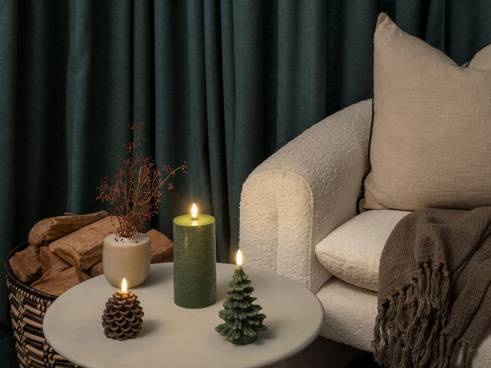 UYUNI LIGHTING Pillar LED-Kerze Rustic olive green 20,3cm - Produktbild 2