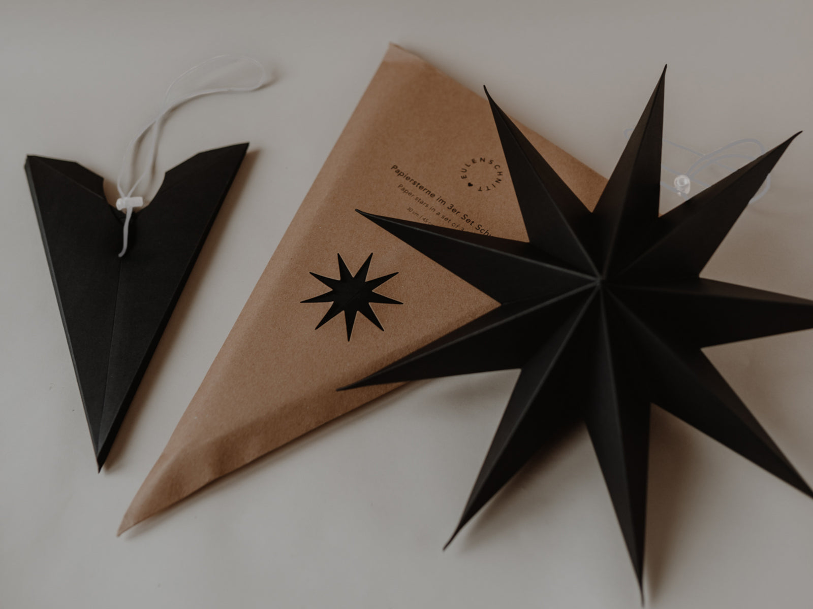 Eulenschnitt Papiersterne schwarz Set3 Lifestyle 1
