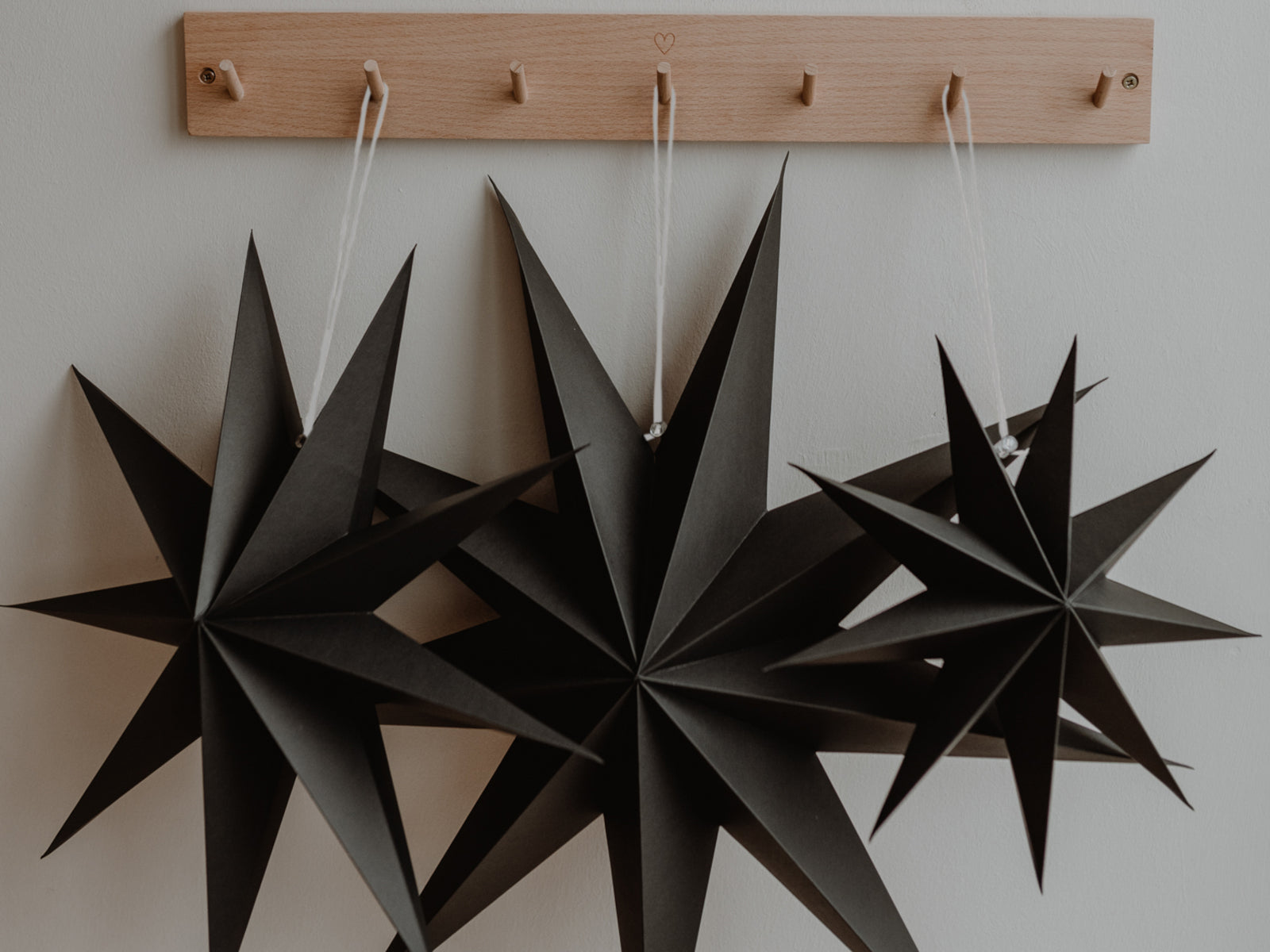 Eulenschnitt Papiersterne schwarz Set3 Lifestyle 2