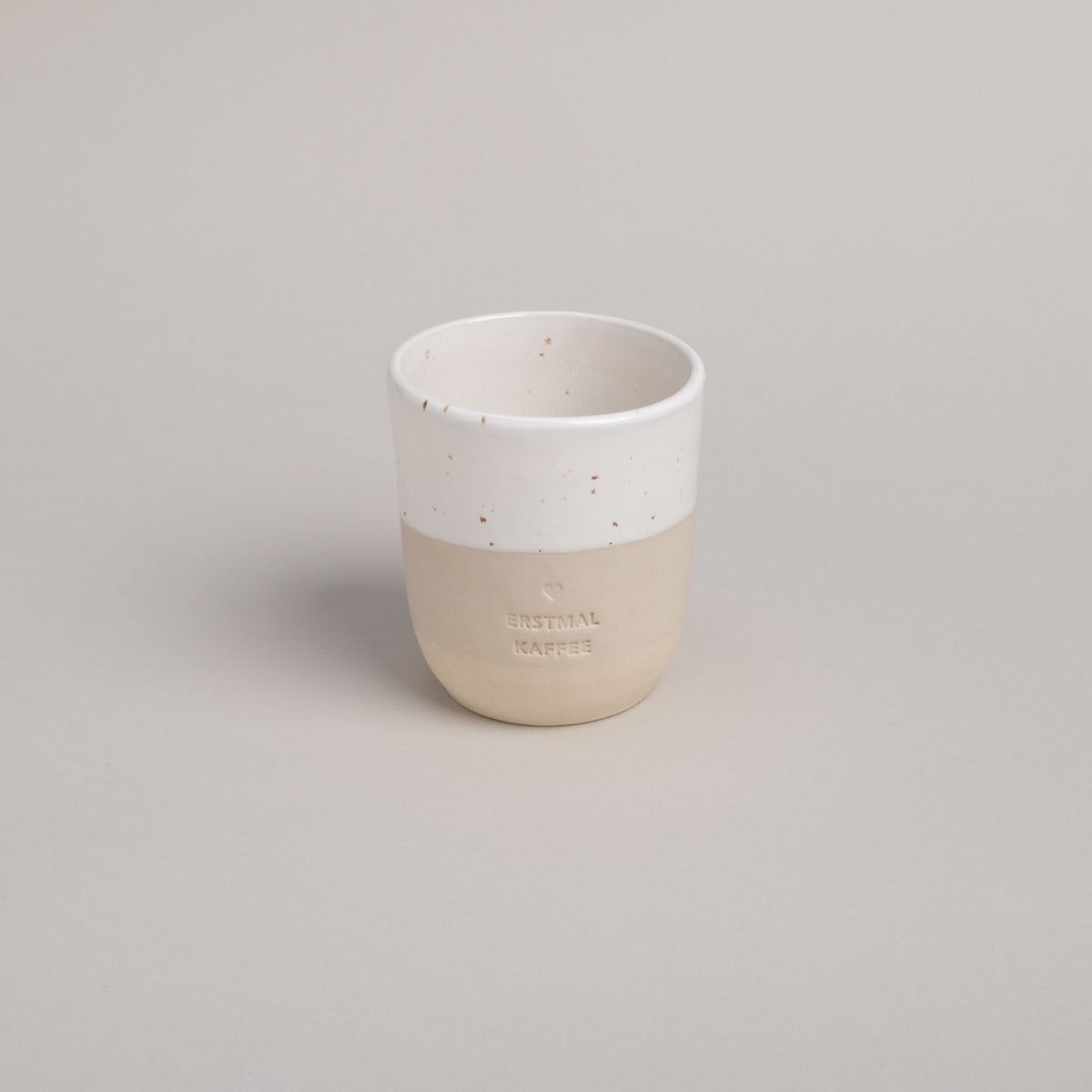 Eulenschnitt Becher Erstmal Kaffee 320ml Lifestyle 1