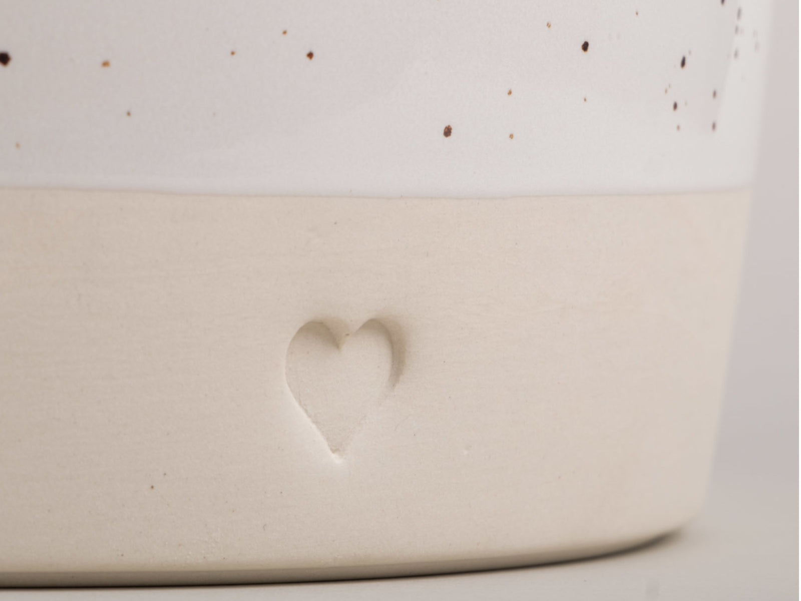 Eulenschnitt Schale Herz beige 27cm Lifestyle 2