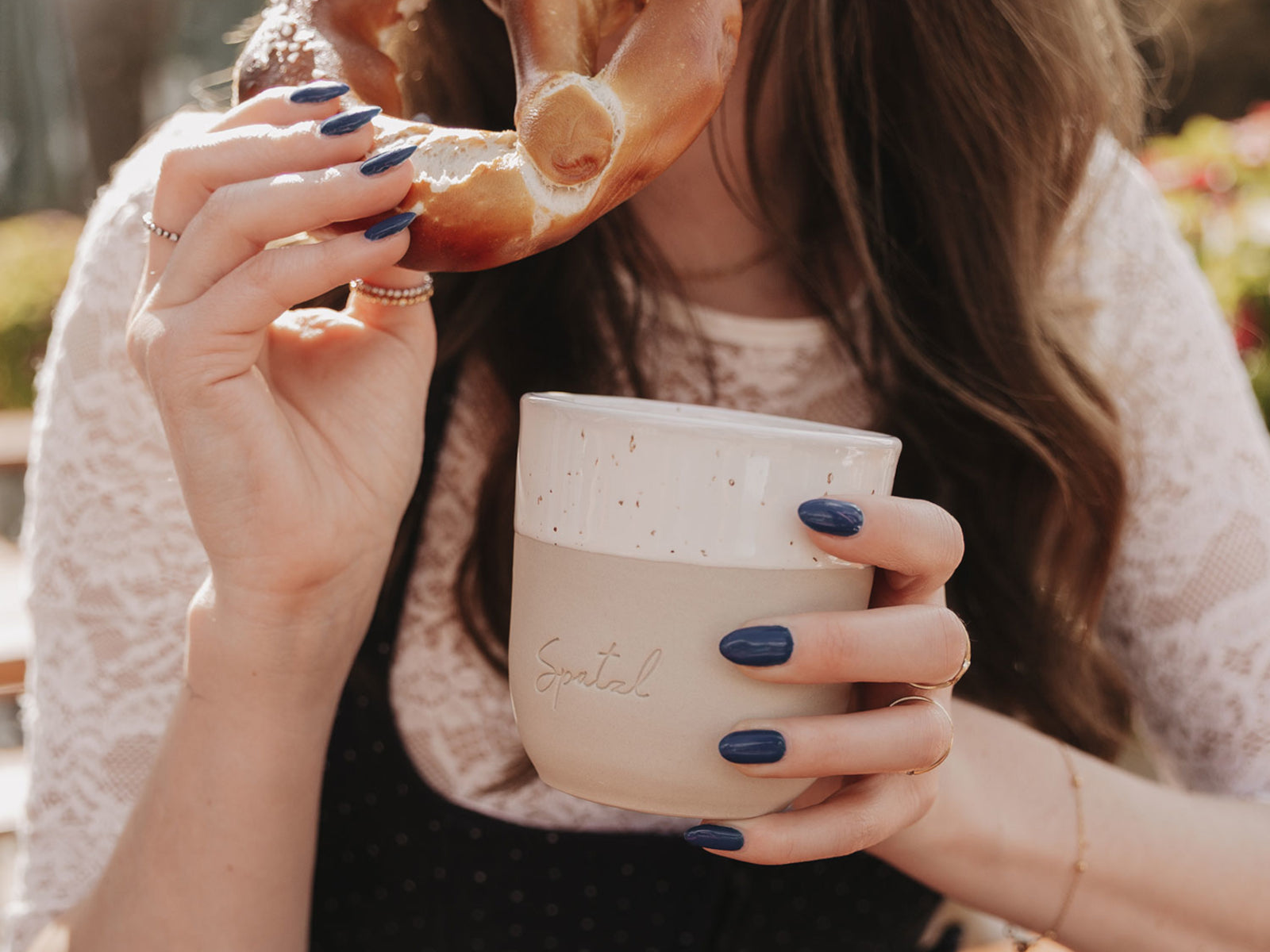 Eulenschnitt Becher Spatzl beige 0,32l Lifestyle 1