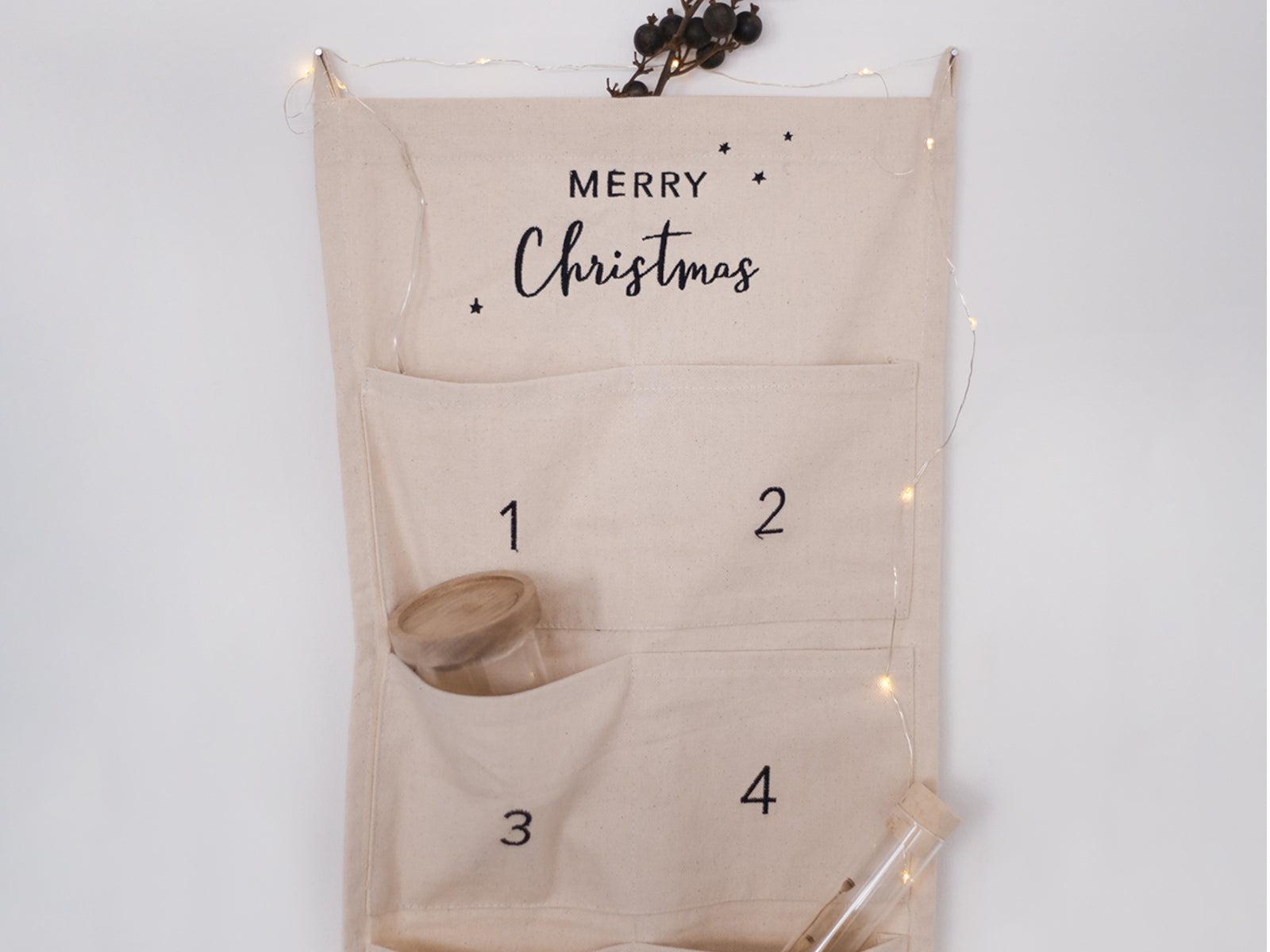 Eulenschnitt Adventskalender Merry Christmas beige 180x30cm Lifestyle 1