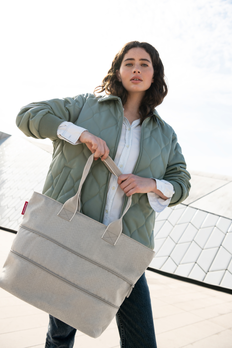 reisenthel shopper e1 herringbone sand Lifestyle 2