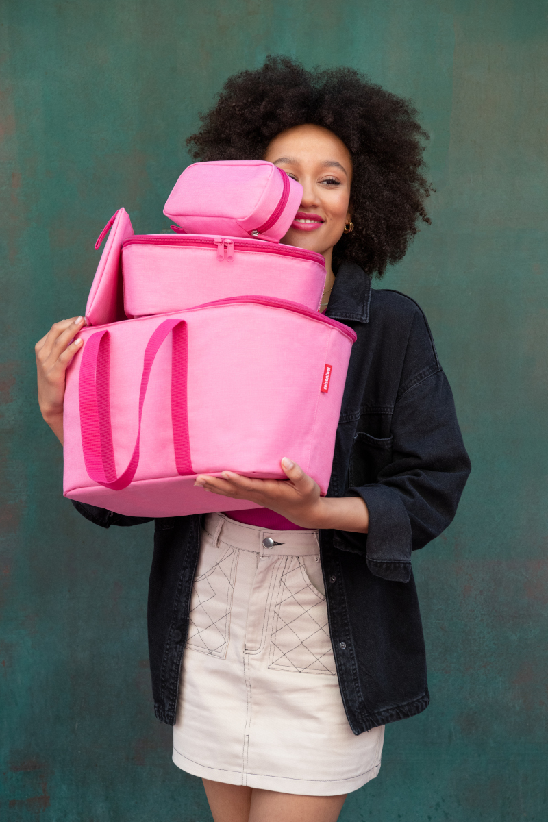 reisenthel coolerbag twist pink Lifestyle 2