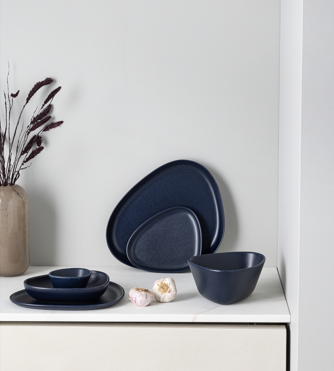 LIND DNA Curve Stoneware Platzteller navy blue