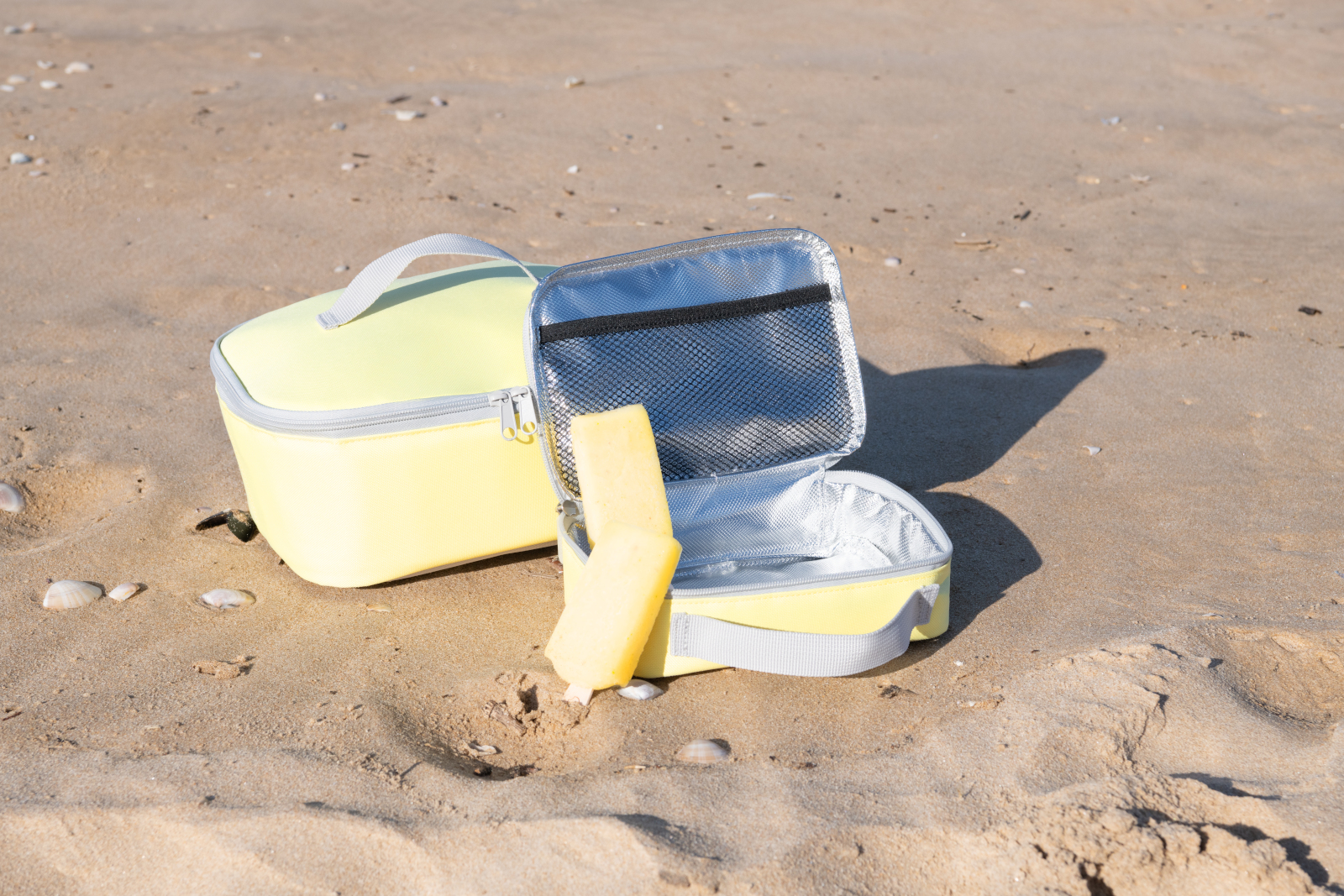 reisenthel thermocase lemon ice Lifestyle 1