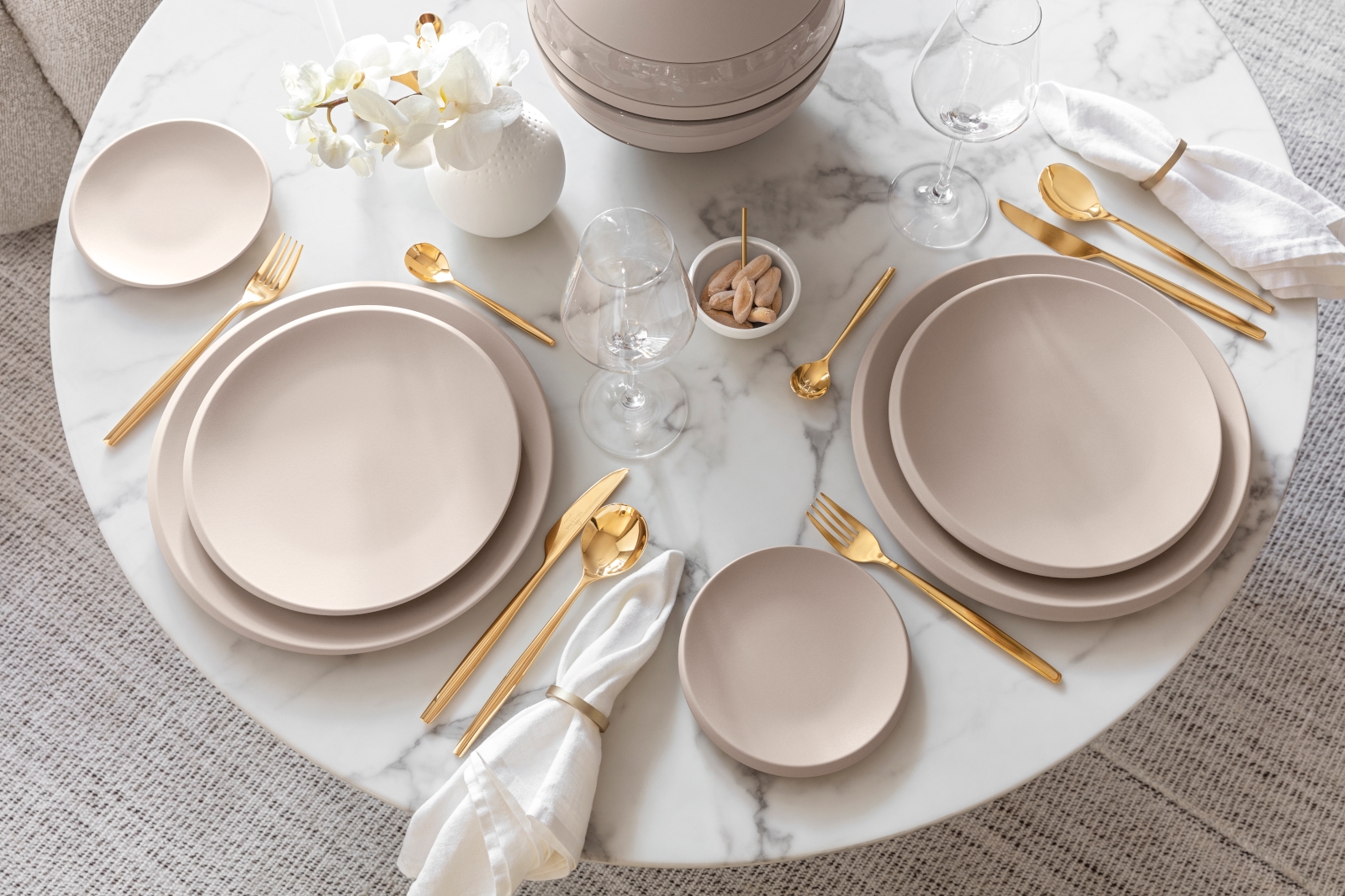 Villeroy &amp; Boch NewMoon beige Teller 29 cm Set6 Lifestyle