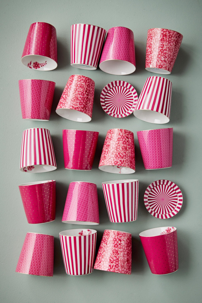 PIP STUDIO Royal Dots Becher &amp; Teebeutelablage Set dunkelpink 230 ml Lifestyle