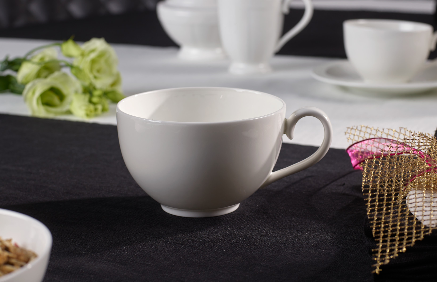 Villeroy &amp; Boch White Pearl Frühstücksobertasse 0,4 l Lifestyle 1