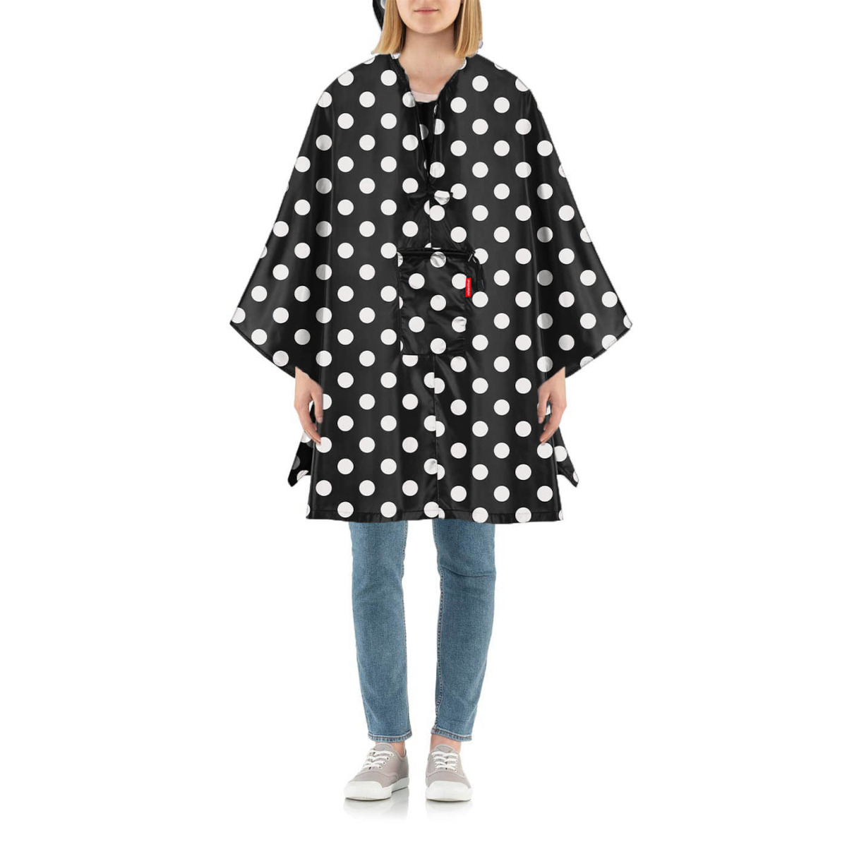 reisenthel mini maxi poncho dots white Lifestyle 1