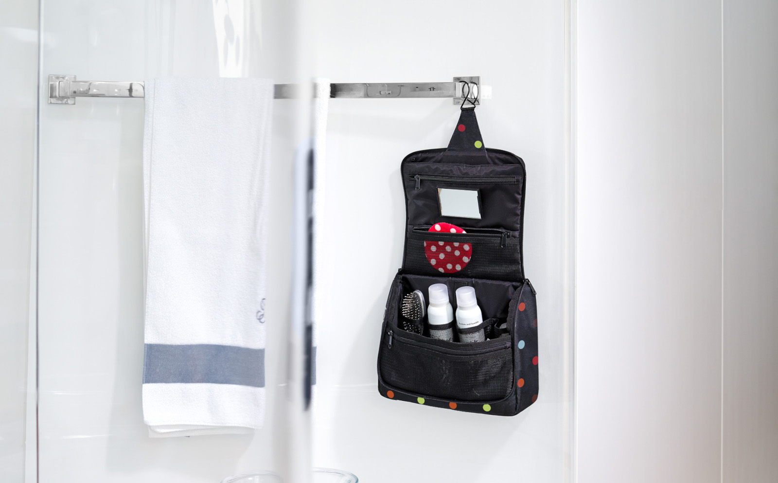 reisenthel toiletbag dots Lifestyle 2