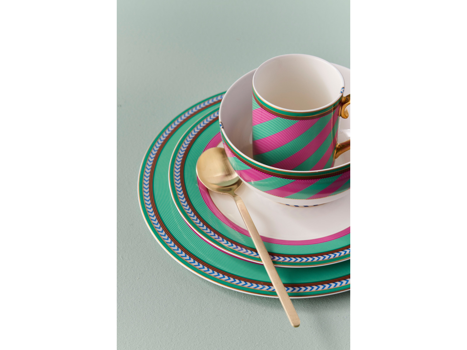 PIP STUDIO Chique Stripes Frühstücksteller pink-green 23cm Lifestyle