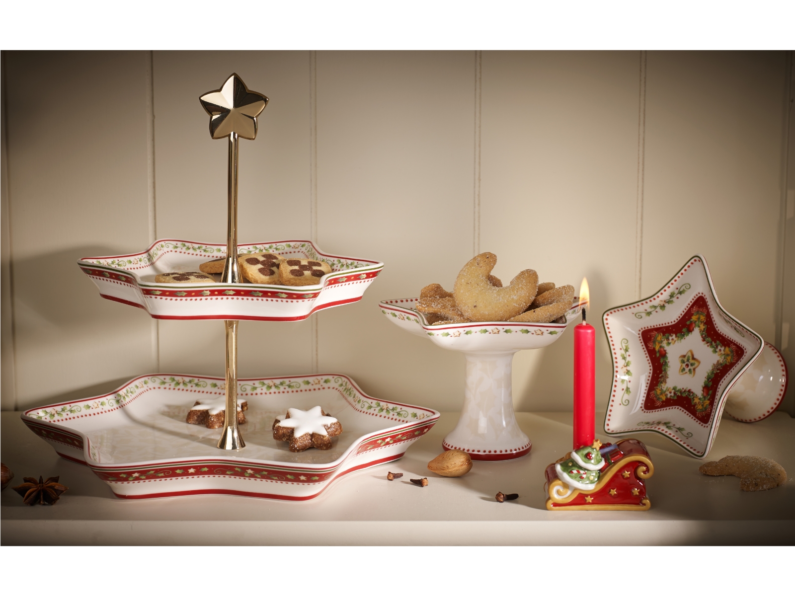 Villeroy &amp; Boch Winter Bakery Delight Etagere Ilex Lifestyle 2