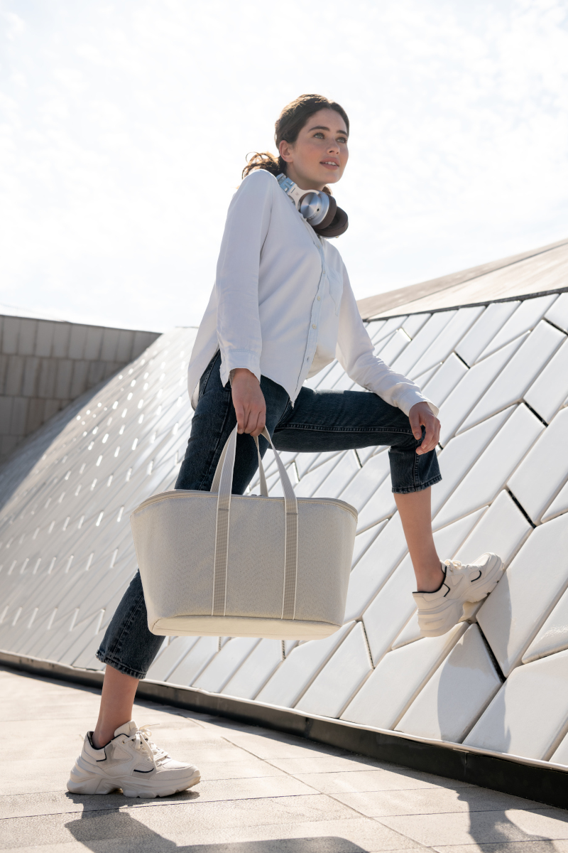 reisenthel coolerbag herringbone sand Lifestyle 1