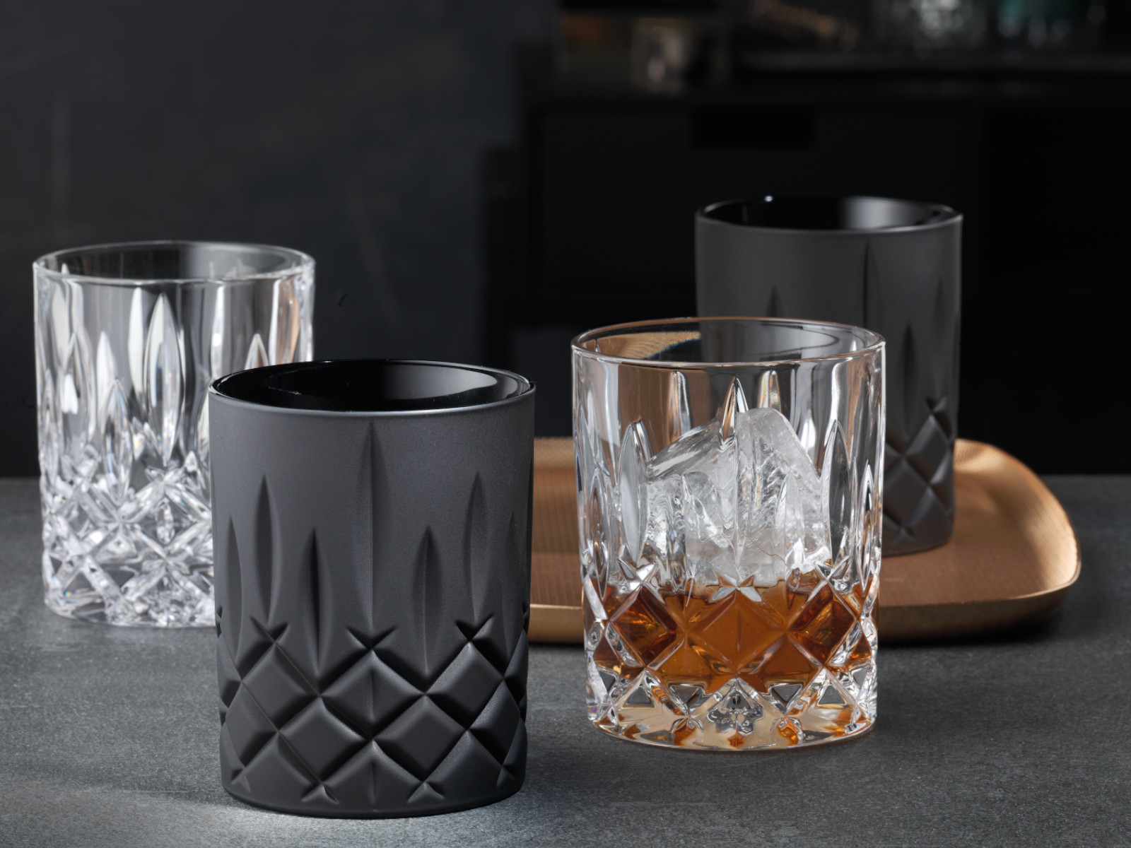 Nachtmann Noblesse Whiskybecher Black Set 2tlg Lifestyle 3