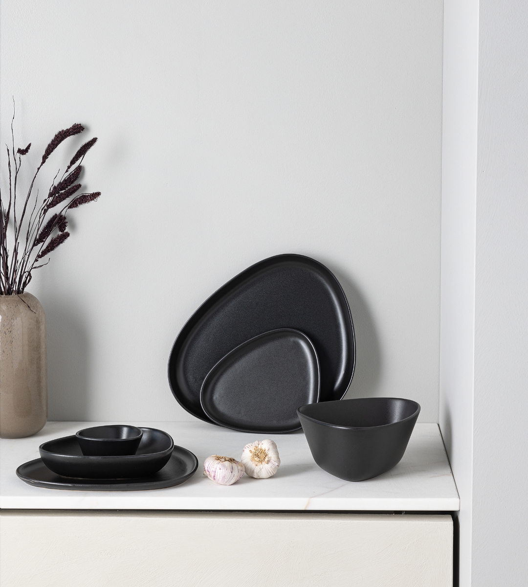 LIND DNA Curve Stoneware Bowl M black