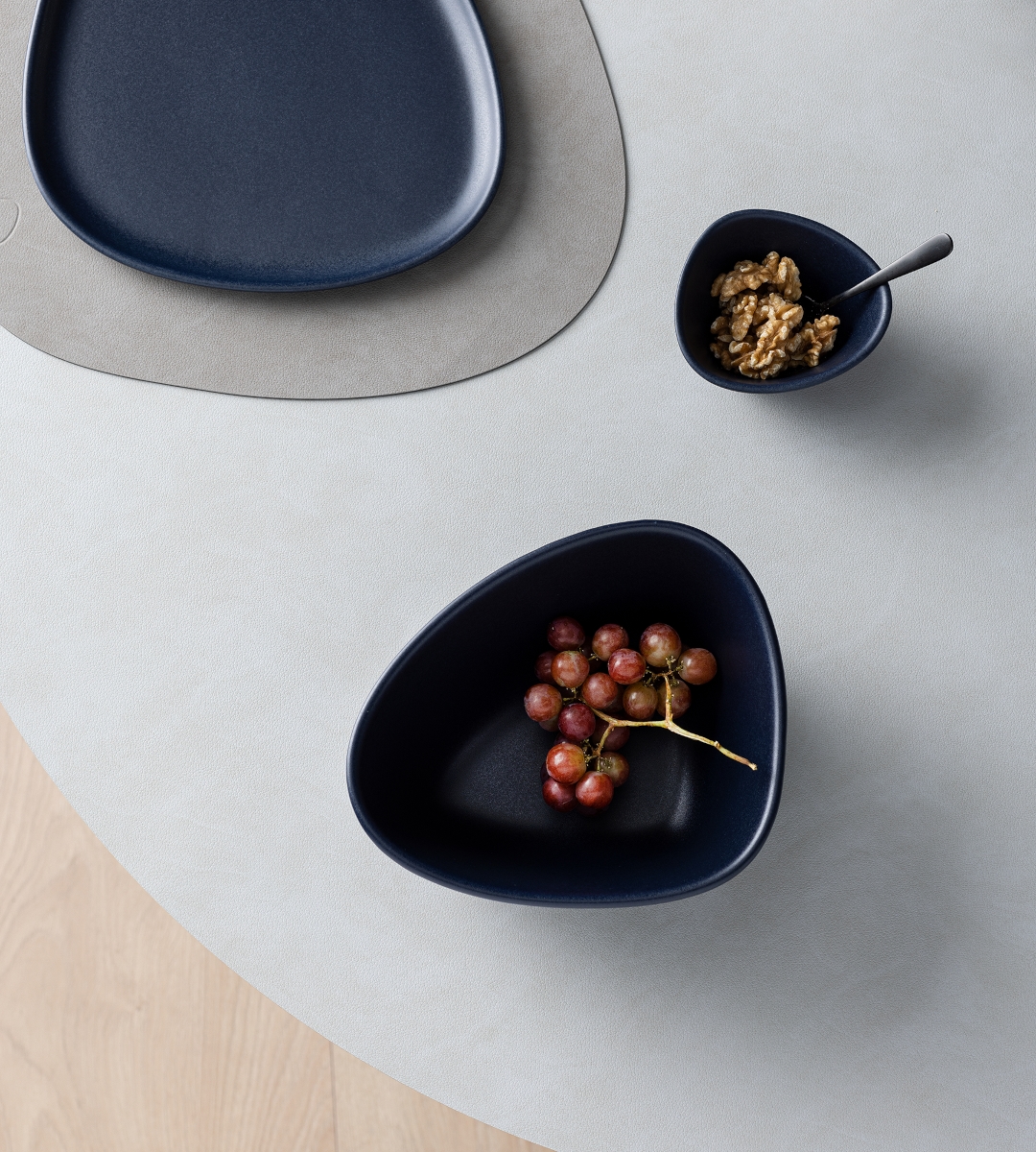 LIND DNA Curve Stoneware Bowl M navy blue